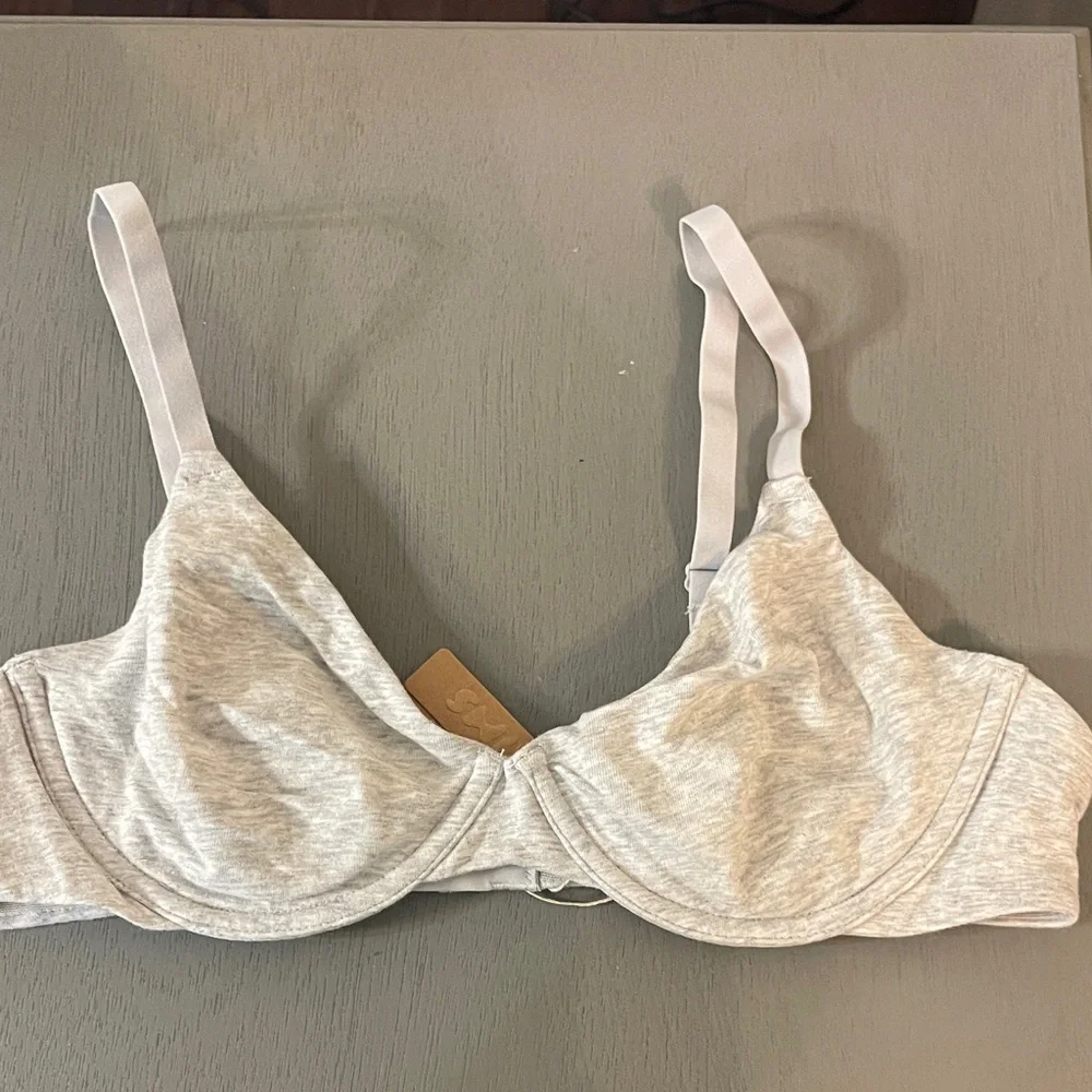 SKIMS Light Gray Underwire Bra - Picture 1 of 2